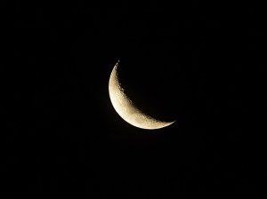 crescent_moon_by_aurrum-d4hnf4e